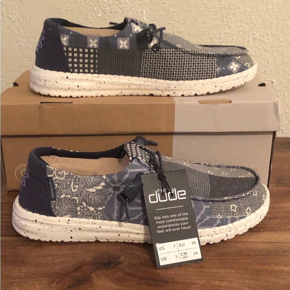 Hey Dude “Wendy Patch Geo Coneflower “, shoes. Size 7